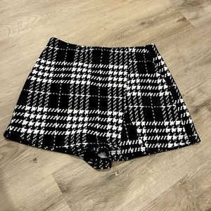 Black and white plaid skort size Small/4